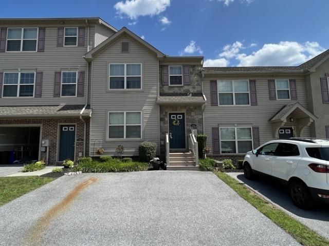 2 BR, 2.5 BA Apartment High Pointe Drive, Spring Grove, PA 17362
