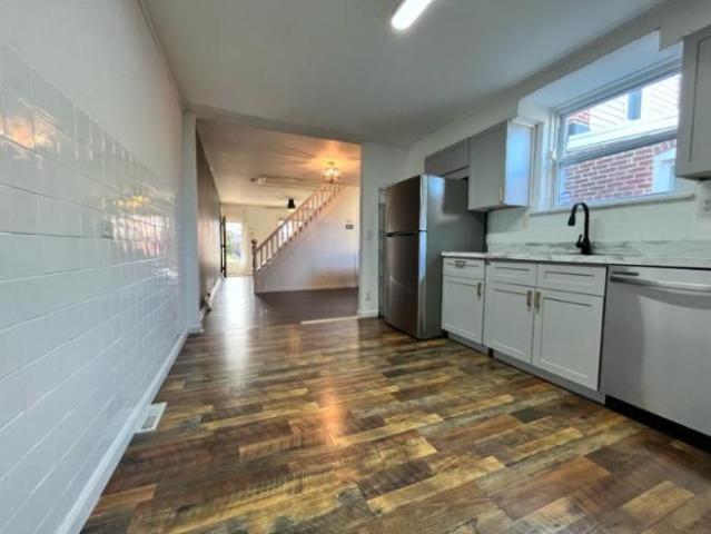 2 Br, 2 bath, Townhouse/Brownstone/RowHouse 1907 Howland Street