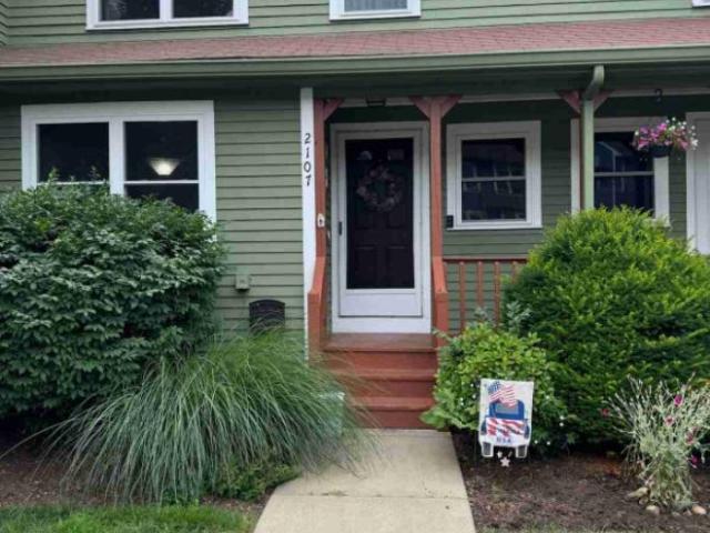 2 Br, 2 bath, Townhouse/Brownstone/RowHouse 200 Heroux Blvd