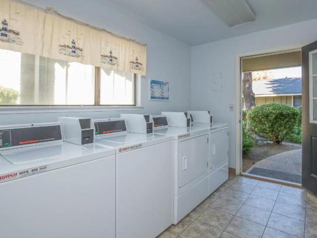 2 Br, 2 bath, Townhouse/Brownstone/RowHouse 2932 M St