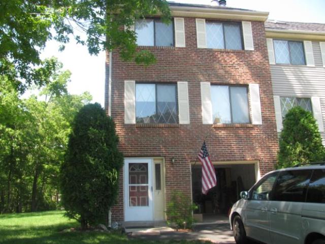 2 Br, 2 bath, Townhouse/Brownstone/RowHouse 7 Burberry Ct