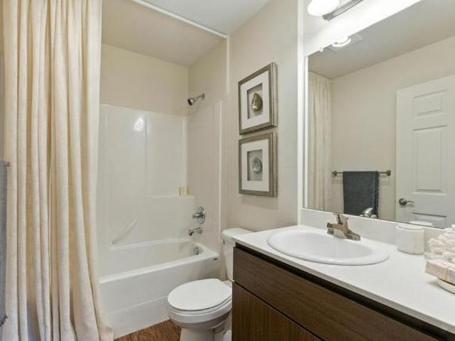 2 Br, 2 bath, Apartment 11806 NE 122nd Ave