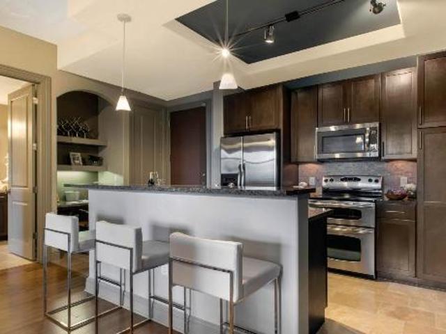 2 Br, 2 bath, Apartment 125 W Tremont Ave