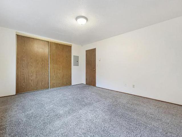 2 Br, 2 bath, Apartment 17726 SE Division St