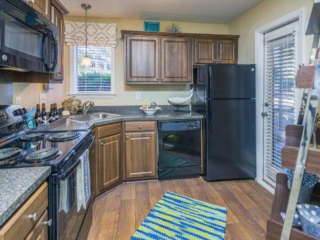 2 Br, 2 bath, Apartment 2225 Ashley River Rd