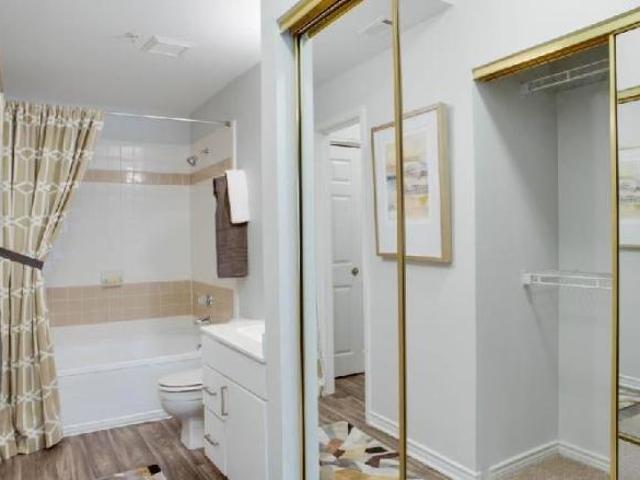2 Br, 2 bath, Apartment 2940 W Royal Lane