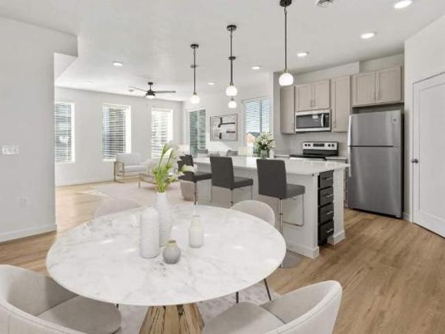 2 Br, 2 bath, Apartment 3040 Central Ave