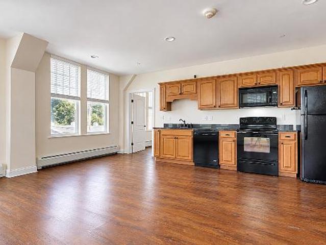 2 Br, 2 bath, Apartment 39 Mechanic Street