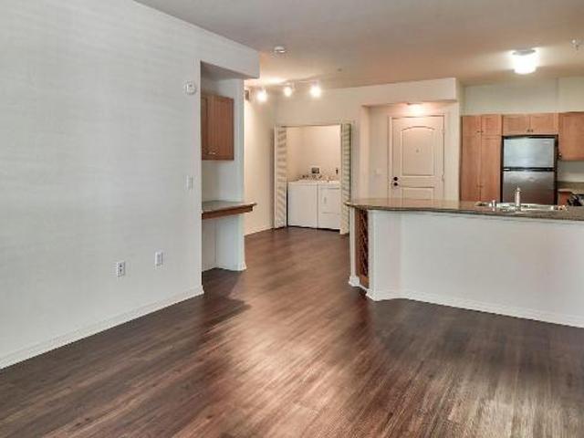 2 Br, 2 bath, Apartment 4055 Lankershim Blvd