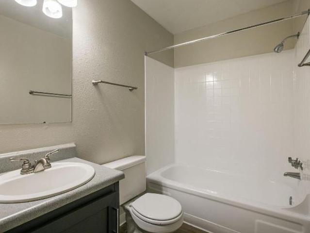2 Br, 2 bath, Apartment 4321 Montgomery Blvd NE