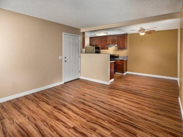 2 Br, 2 bath, Apartment 468 North Twin Oaks Valley Rd