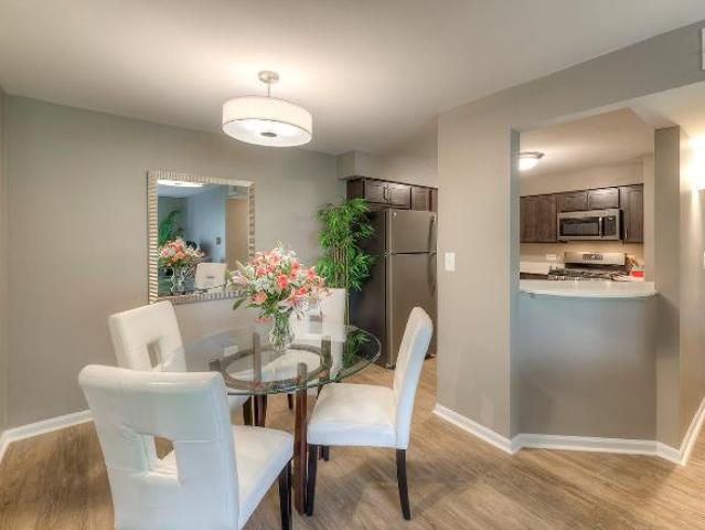 2 Br, 2 bath, Apartment 535 E Thornhill Dr