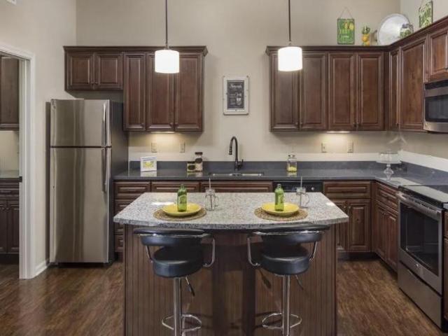 2 Br, 2 bath, Apartment 601 Piccadilly Dr