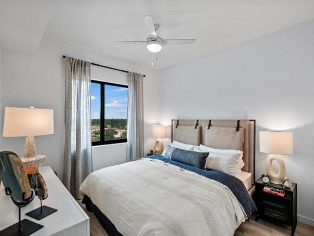 2 Br, 2 bath, Apartment 7004 SW 40th St