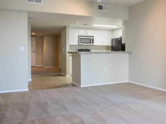 2 Br, 2 bath, Apartment 888 North Alameda St