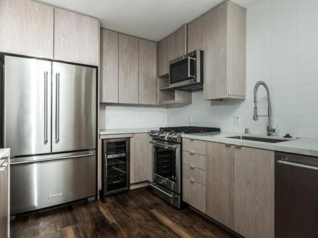 2 Br, 2 bath, Apartment 950 S Fairfax Ave