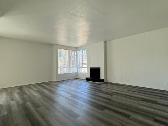 2 Br, 2 bath, Condo 4343 Whitsett Ave
