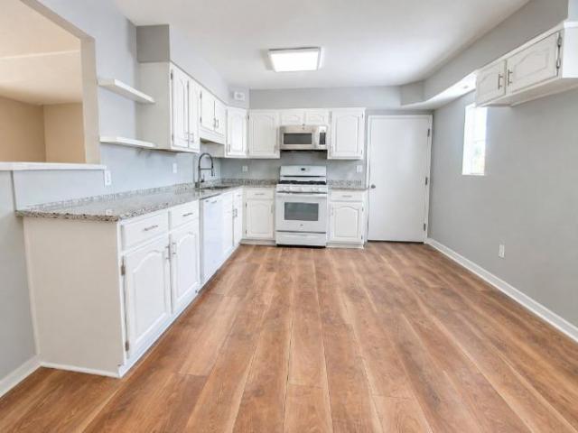 2 Br, 2 bath, Condo 6146 Kensington Ave