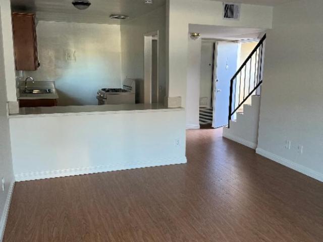 2 Br, 2 bath, Condo 305 N Vinedo Ave
