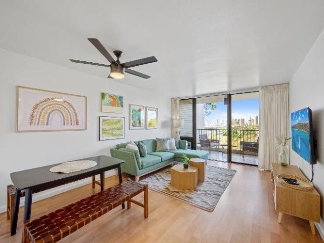 2 Br, 2 bath, Condo 3138 Waialae Ave