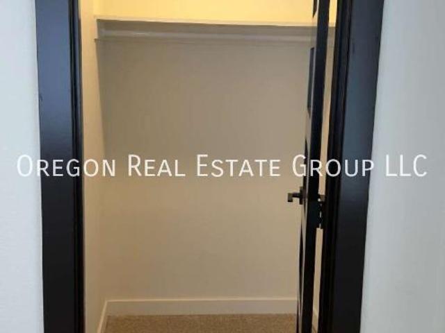 2 Br, 2 bath, Single Family 16720 SE River Road