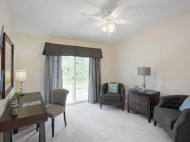 2 Br, 2 bath, Single Family 4744 Navarre Ave