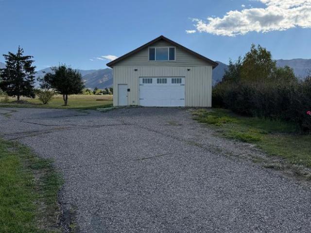 2 Br, 2 bath, Single Family 6600 Springhill Road