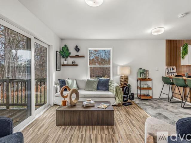 2 BR, 2 BA Apartment Main Street, Unit 1, Bangor, ME 04402