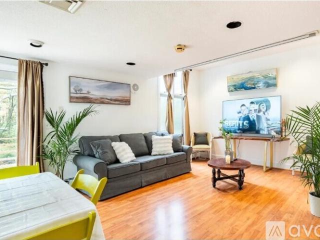 2 BR, 2 BA Apartment Newtown Tpke, Unit Apt Weston, CT 06883