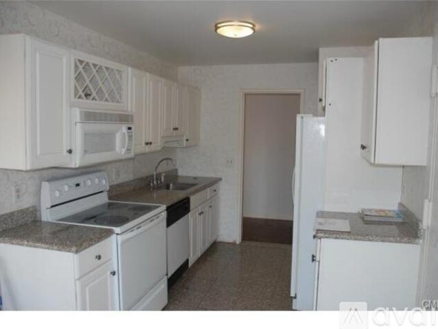 2 BR, 2 BA Apartment Hills Lane, Unit 2, Westport, CT 06880