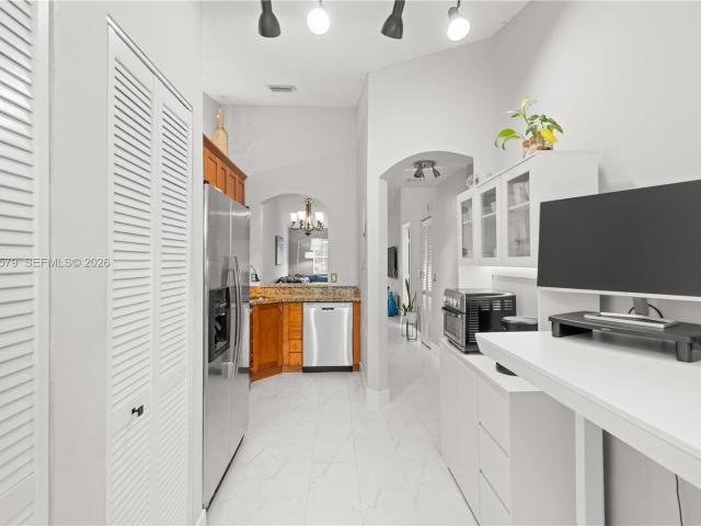 2 BR, 2 BA Apartment Walnut Creek, Pembroke Pines, FL 33024