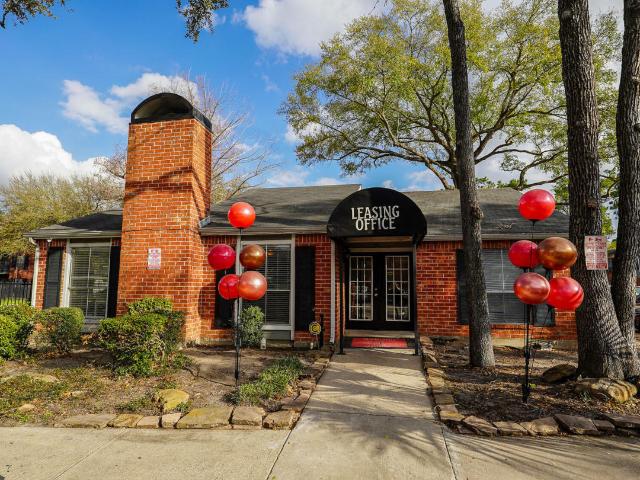 2 BR, 2 BA Apartment 14000 Ella Blvd Unit 608, Houston, TX 77014