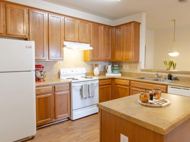 2 BR, 2 BA Apartment 1400 Herrington Road Unit 09304, Lawrenceville, GA 30044
