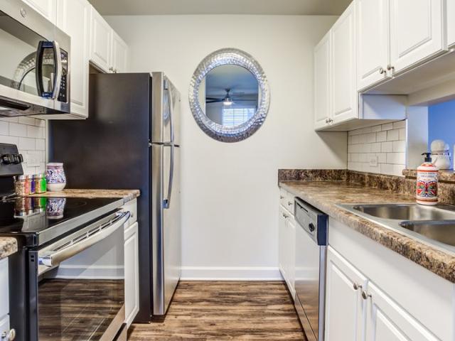 2 BR, 2 BA Apartment 1400 Oakmont Drive Unit D44 202, Glendale Heights, IL 60139