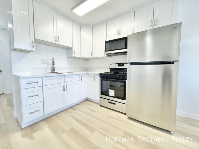 2 BR, 2 BA Apartment 14011 Budlong Ave, Gardena, CA 90247