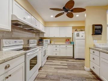 2 BR, 2 BA Apartment 1403 Arrowhead Circle West, Clearwater, FL 33759