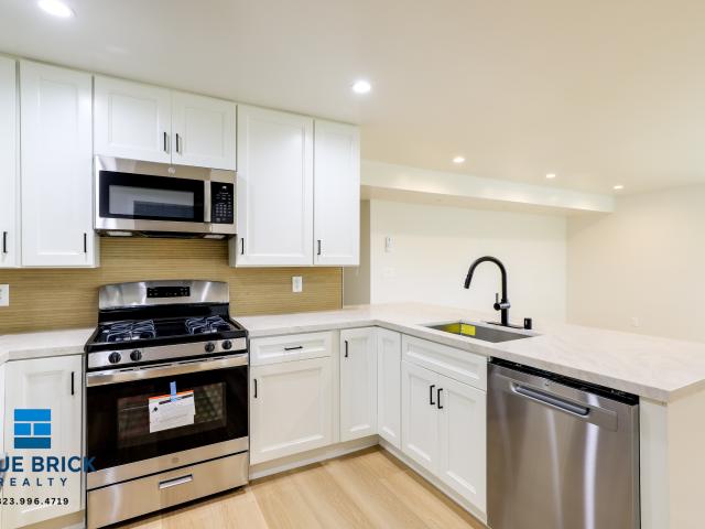 2 BR, 2 BA Apartment 1405 N Normandie Ave, Los Angeles, CA 90027