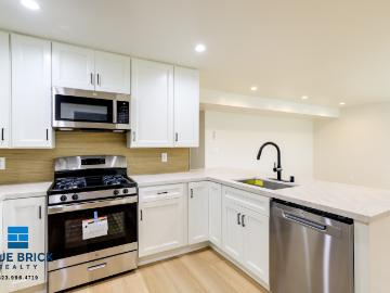 2 BR, 2 BA Apartment 1405 N Normandie Ave, Los Angeles, CA 90027