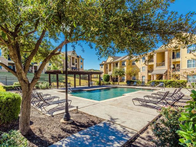 2 BR, 2 BA Apartment 1411 N Cockrell Hill Rd Unit 525, Dallas, TX 75211