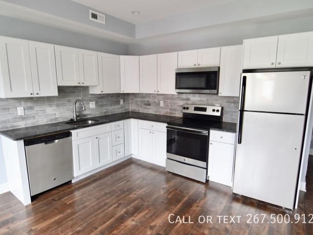 2 BR, 2 BA Apartment 1415 N Franklin St, Philadelphia, PA 19122