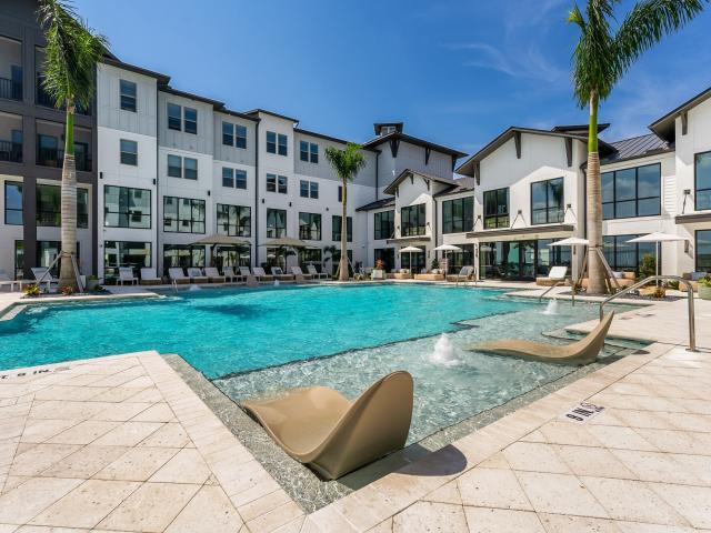 2 BR, 2 BA Apartment 1420 Lakefront Drive Unit 6212, Sarasota, FL 34240