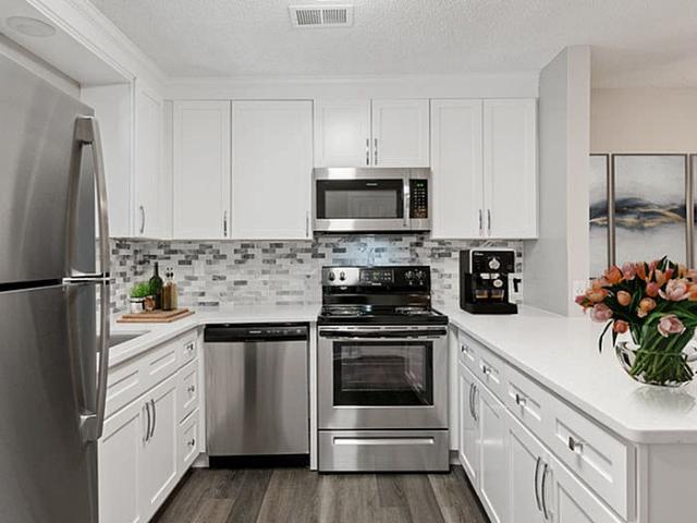 2 BR, 2 BA Apartment 1425 Eastcrest Dr Unit Q, Charlotte, NC 28205