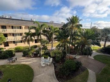 2 BR, 2 BA Apartment 147 Bluff View Drive, Belleair Bluffs, FL 33770