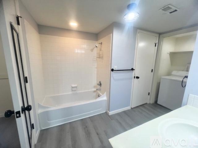 2 BR, 2 BA Apartment 1450 South Webb Road, Unit 422, Wichita, KS 67207