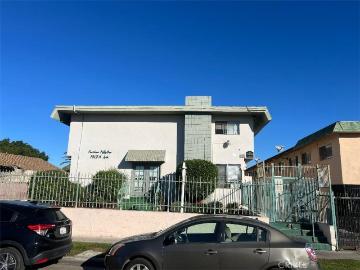 2 BR, 2 BA Apartment 1451 West 105th Street, Los Angeles, CA 90047