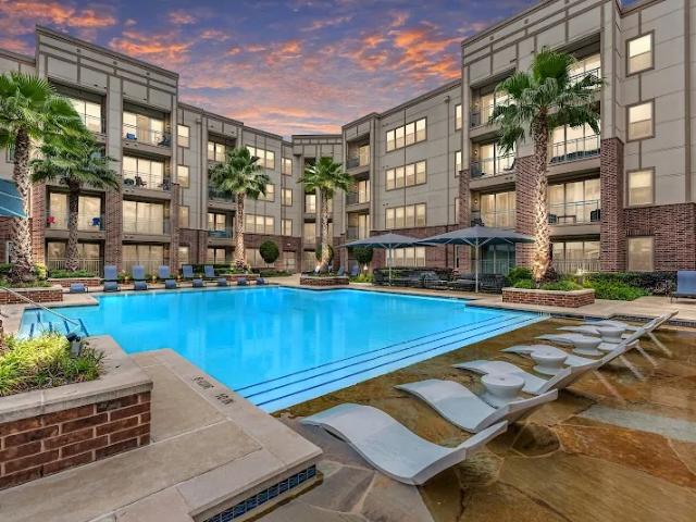 2 BR, 2 BA Apartment 145 Heights Blvd, Houston, TX 77007