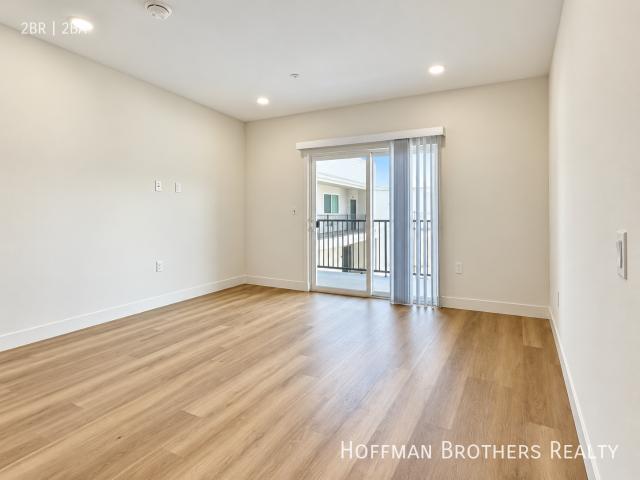 2 BR, 2 BA Apartment 14825 Delano St, Van Nuys, CA 91411