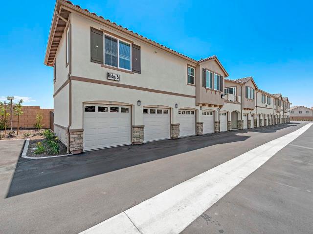 2 BR, 2 BA Apartment 14951 Foothill Boulevard Unit 5205, Fontana, CA 92335