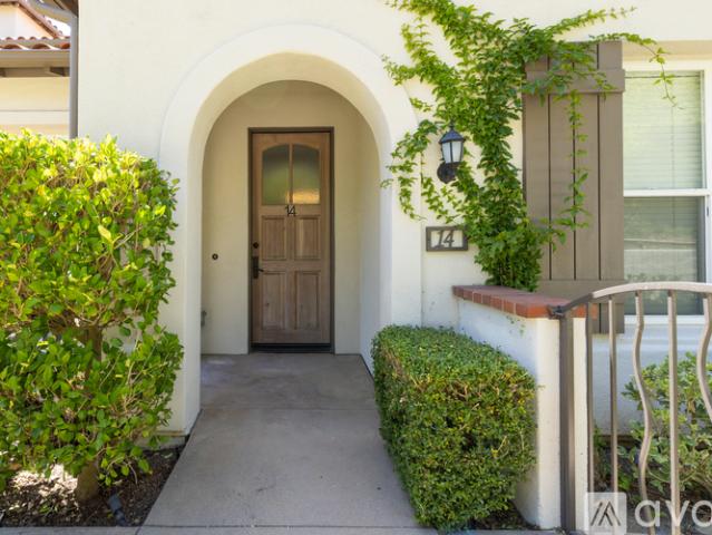 2 BR, 2 BA Apartment 14 Celano Ct, Newport Beach, CA 92657