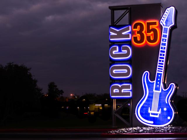 2 BR, 2 BA Apartment 1500 N Interstate Hwy 35 Unit 0304, Round Rock, TX 78681